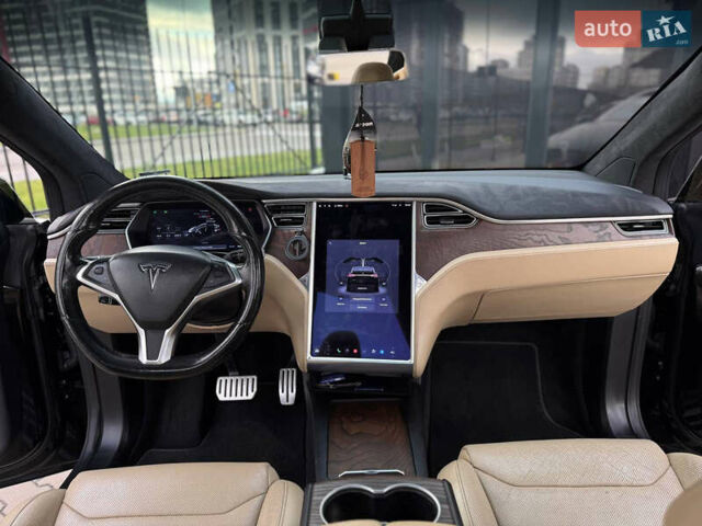 Черный Тесла Модель Х, объемом двигателя 0 л и пробегом 170 тыс. км за 19999 $, фото 7 на Automoto.ua