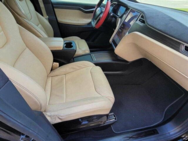 Черный Тесла Модель Х, объемом двигателя 0 л и пробегом 70 тыс. км за 9500 $, фото 7 на Automoto.ua