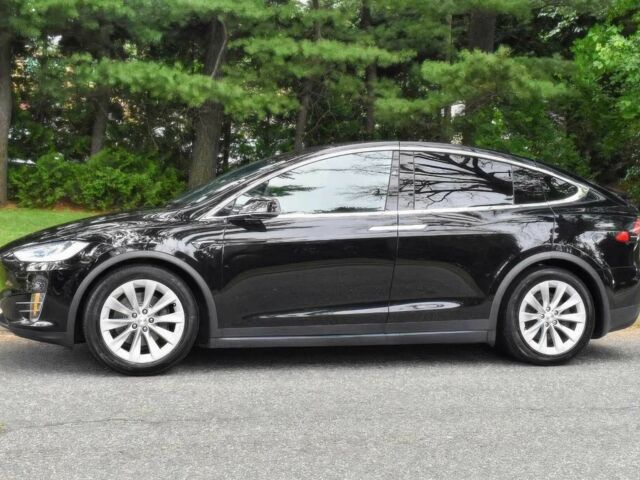 Черный Тесла Модель Х, объемом двигателя 0 л и пробегом 50 тыс. км за 32000 $, фото 7 на Automoto.ua