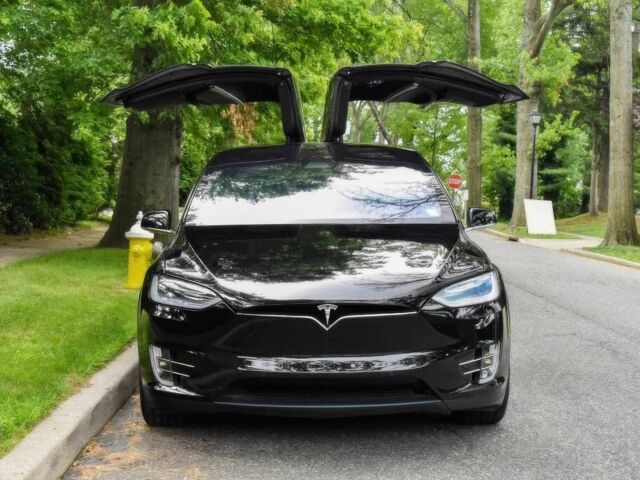 Черный Тесла Модель Х, объемом двигателя 0 л и пробегом 50 тыс. км за 32000 $, фото 2 на Automoto.ua
