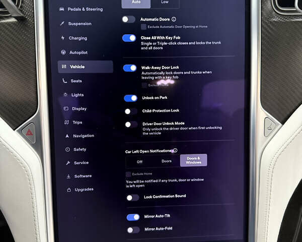Черный Тесла Модель Х, объемом двигателя 0 л и пробегом 112 тыс. км за 37700 $, фото 66 на Automoto.ua
