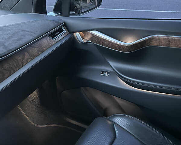 Черный Тесла Модель Х, объемом двигателя 0 л и пробегом 175 тыс. км за 19700 $, фото 19 на Automoto.ua