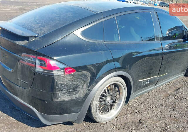 Черный Тесла Модель Х, объемом двигателя 0 л и пробегом 170 тыс. км за 17999 $, фото 3 на Automoto.ua
