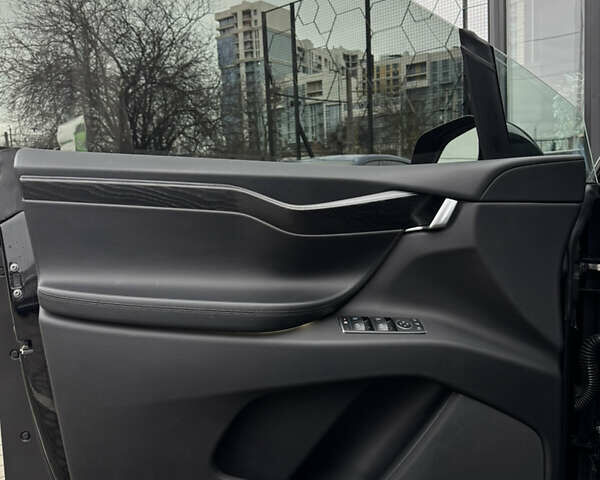 Черный Тесла Модель Х, объемом двигателя 0 л и пробегом 67 тыс. км за 26799 $, фото 8 на Automoto.ua