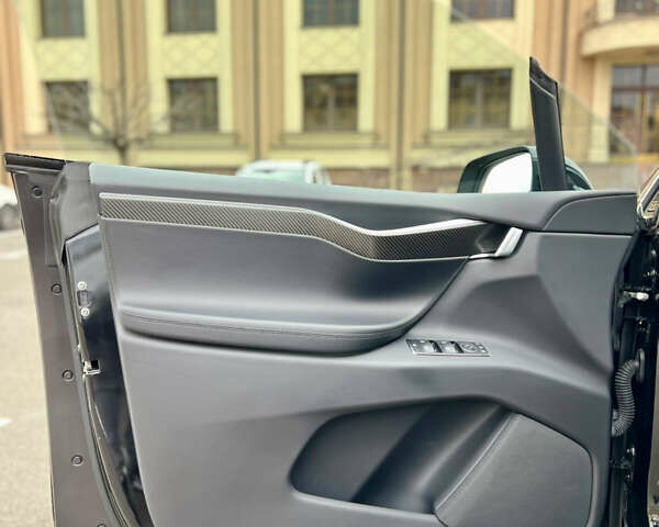 Черный Тесла Модель Х, объемом двигателя 0 л и пробегом 109 тыс. км за 29950 $, фото 42 на Automoto.ua