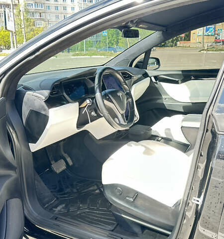 Черный Тесла Модель Х, объемом двигателя 0 л и пробегом 300 тыс. км за 29999 $, фото 1 на Automoto.ua