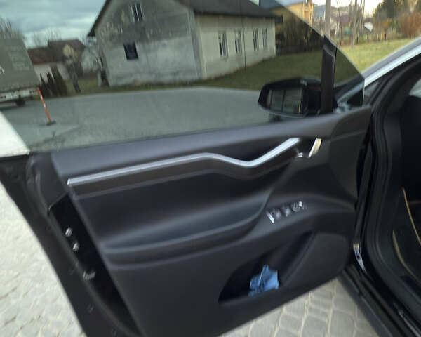 Черный Тесла Модель Х, объемом двигателя 0 л и пробегом 128 тыс. км за 24500 $, фото 33 на Automoto.ua