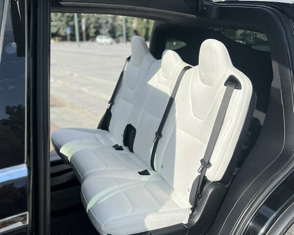 Черный Тесла Модель Х, объемом двигателя 0 л и пробегом 76 тыс. км за 41000 $, фото 7 на Automoto.ua