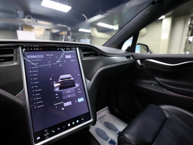 Черный Тесла Модель Х, объемом двигателя 0 л и пробегом 135 тыс. км за 19900 $, фото 11 на Automoto.ua