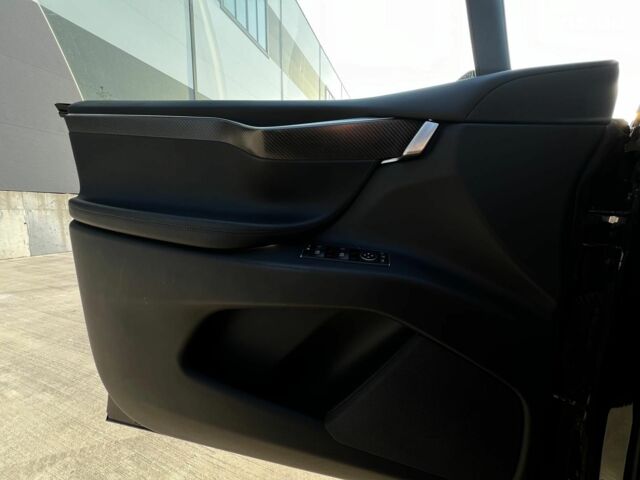 Черный Тесла Модель Х, объемом двигателя 0 л и пробегом 159 тыс. км за 25890 $, фото 18 на Automoto.ua