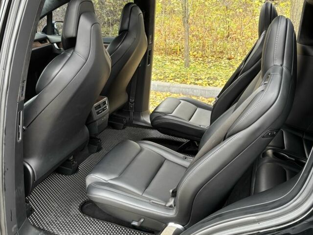 Черный Тесла Модель Х, объемом двигателя 0 л и пробегом 94 тыс. км за 25999 $, фото 11 на Automoto.ua