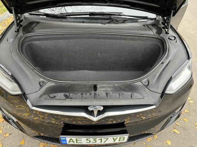 Черный Тесла Модель Х, объемом двигателя 0 л и пробегом 94 тыс. км за 25999 $, фото 15 на Automoto.ua