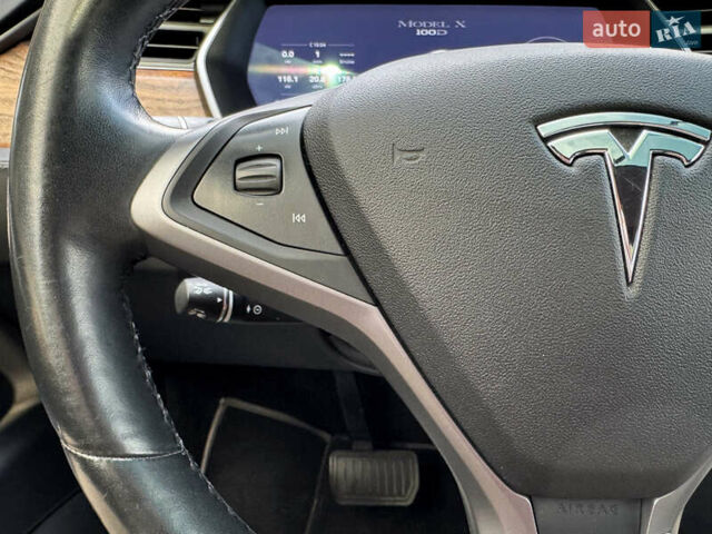 Черный Тесла Модель Х, объемом двигателя 0 л и пробегом 94 тыс. км за 26900 $, фото 22 на Automoto.ua