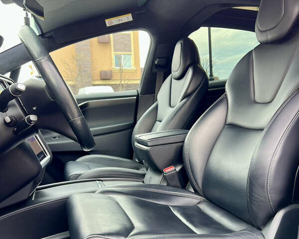 Черный Тесла Модель Х, объемом двигателя 0 л и пробегом 109 тыс. км за 29950 $, фото 27 на Automoto.ua