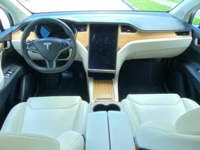 Черный Тесла Модель Х, объемом двигателя 0 л и пробегом 70 тыс. км за 17600 $, фото 15 на Automoto.ua