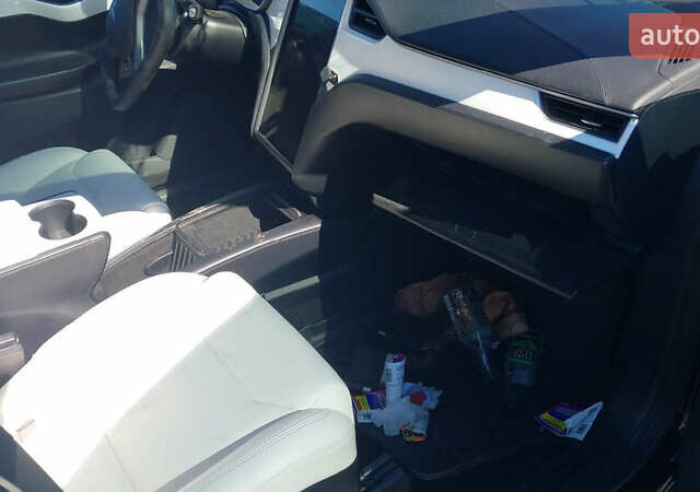 Черный Тесла Модель Х, объемом двигателя 0 л и пробегом 170 тыс. км за 17999 $, фото 4 на Automoto.ua