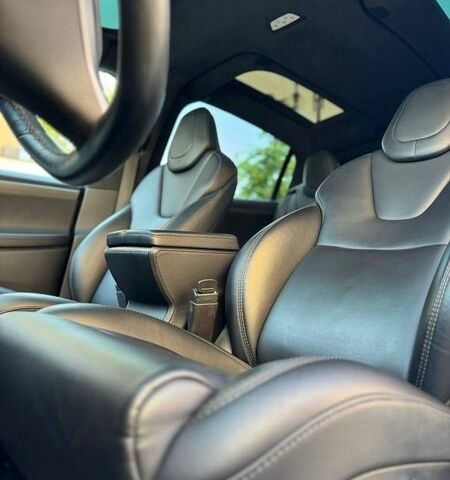 Черный Тесла Модель Х, объемом двигателя 0 л и пробегом 117 тыс. км за 25500 $, фото 2 на Automoto.ua