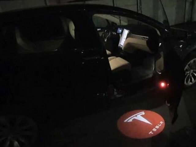 Черный Тесла Модель Х, объемом двигателя 0 л и пробегом 42 тыс. км за 46000 $, фото 18 на Automoto.ua