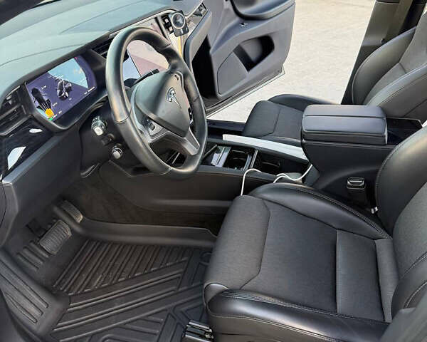 Черный Тесла Модель Х, объемом двигателя 0 л и пробегом 63 тыс. км за 28000 $, фото 23 на Automoto.ua