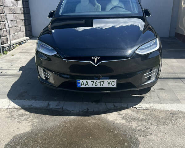 Черный Тесла Модель Х, объемом двигателя 0 л и пробегом 83 тыс. км за 41000 $, фото 2 на Automoto.ua