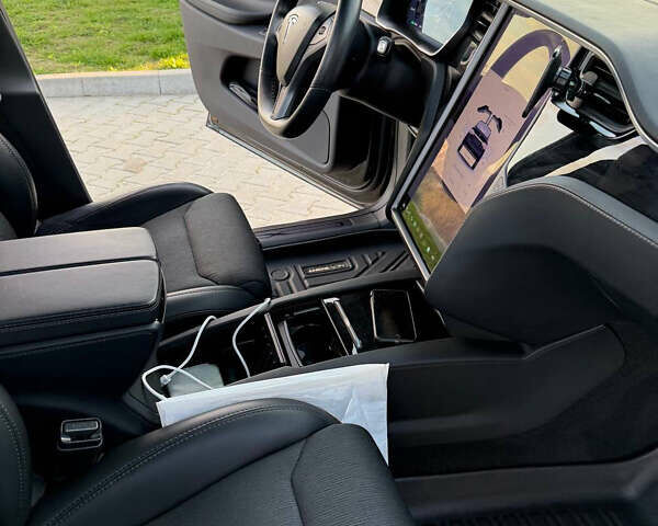 Черный Тесла Модель Х, объемом двигателя 0 л и пробегом 63 тыс. км за 28000 $, фото 16 на Automoto.ua