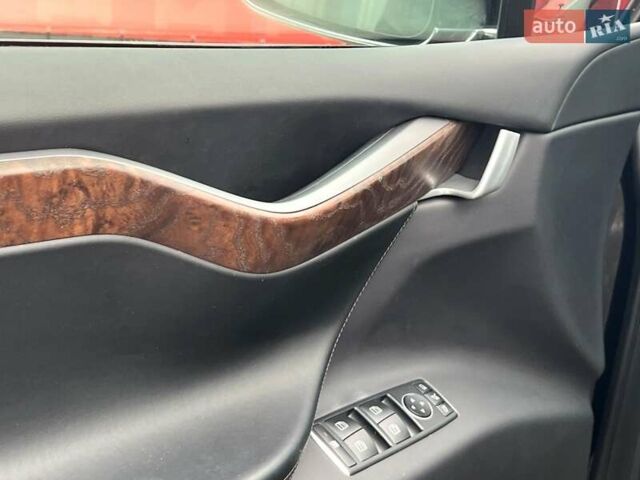 Черный Тесла Модель Х, объемом двигателя 0 л и пробегом 94 тыс. км за 26800 $, фото 37 на Automoto.ua