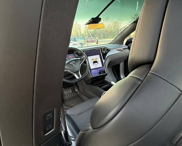 Черный Тесла Модель Х, объемом двигателя 0 л и пробегом 63 тыс. км за 28000 $, фото 19 на Automoto.ua