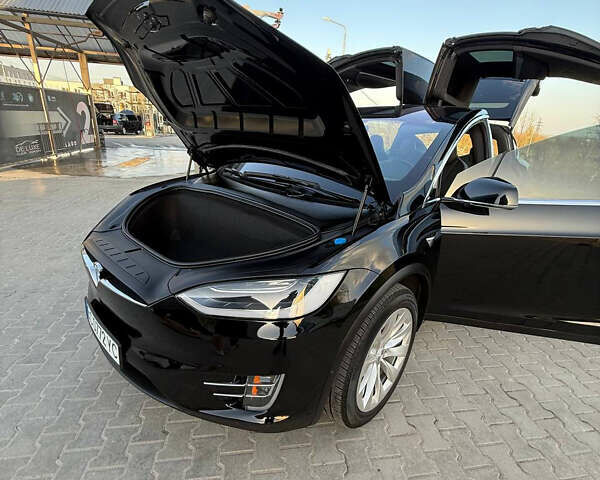Черный Тесла Модель Х, объемом двигателя 0 л и пробегом 63 тыс. км за 28000 $, фото 25 на Automoto.ua