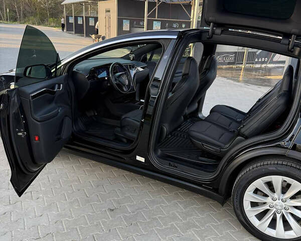 Черный Тесла Модель Х, объемом двигателя 0 л и пробегом 63 тыс. км за 28000 $, фото 9 на Automoto.ua