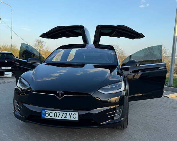 Черный Тесла Модель Х, объемом двигателя 0 л и пробегом 63 тыс. км за 28000 $, фото 7 на Automoto.ua
