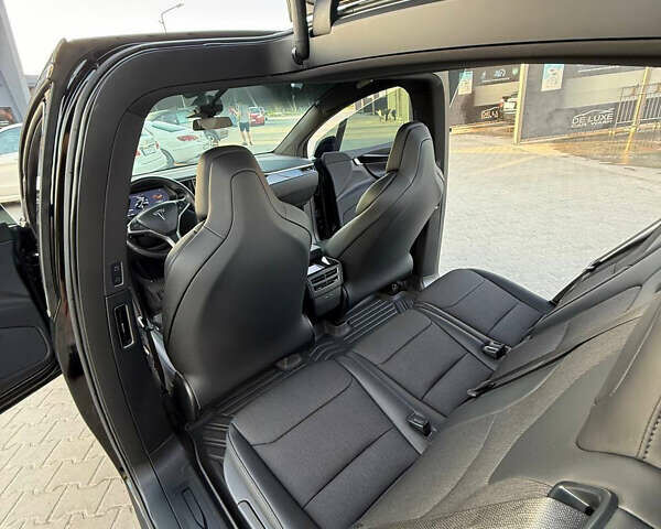 Черный Тесла Модель Х, объемом двигателя 0 л и пробегом 63 тыс. км за 28000 $, фото 20 на Automoto.ua