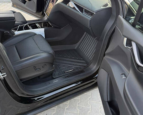 Черный Тесла Модель Х, объемом двигателя 0 л и пробегом 63 тыс. км за 28000 $, фото 14 на Automoto.ua