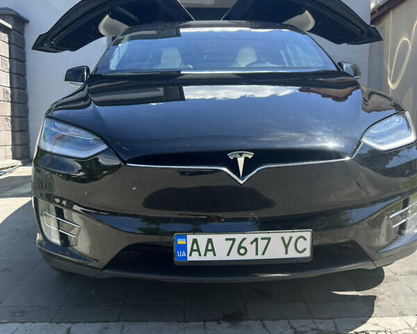 Черный Тесла Модель Х, объемом двигателя 0 л и пробегом 83 тыс. км за 41000 $, фото 1 на Automoto.ua