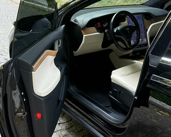 Черный Тесла Модель Х, объемом двигателя 0 л и пробегом 81 тыс. км за 36500 $, фото 22 на Automoto.ua