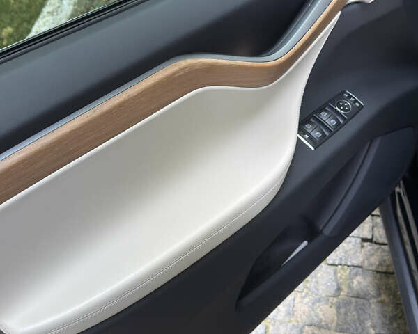 Черный Тесла Модель Х, объемом двигателя 0 л и пробегом 81 тыс. км за 36500 $, фото 21 на Automoto.ua