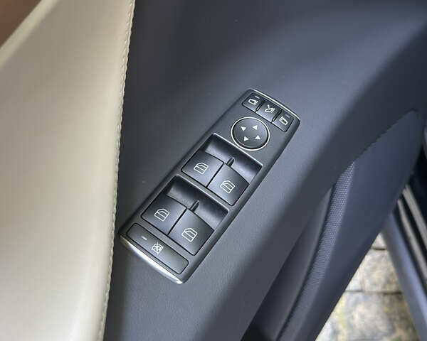 Черный Тесла Модель Х, объемом двигателя 0 л и пробегом 81 тыс. км за 36500 $, фото 23 на Automoto.ua