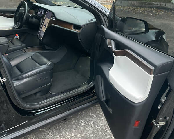 Черный Тесла Модель Х, объемом двигателя 0 л и пробегом 78 тыс. км за 31000 $, фото 16 на Automoto.ua