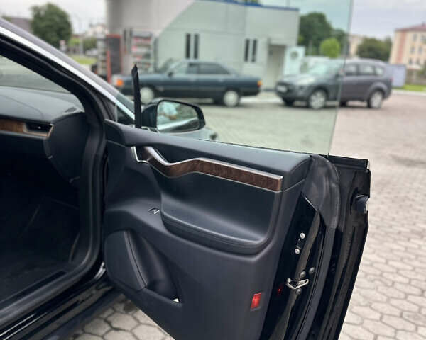 Чорний Тесла Модель Х, об'ємом двигуна 0 л та пробігом 60 тис. км за 49999 $, фото 16 на Automoto.ua