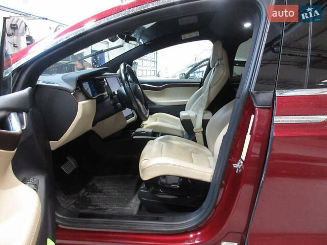 Красный Тесла Модель Х, объемом двигателя 0 л и пробегом 153 тыс. км за 23900 $, фото 6 на Automoto.ua