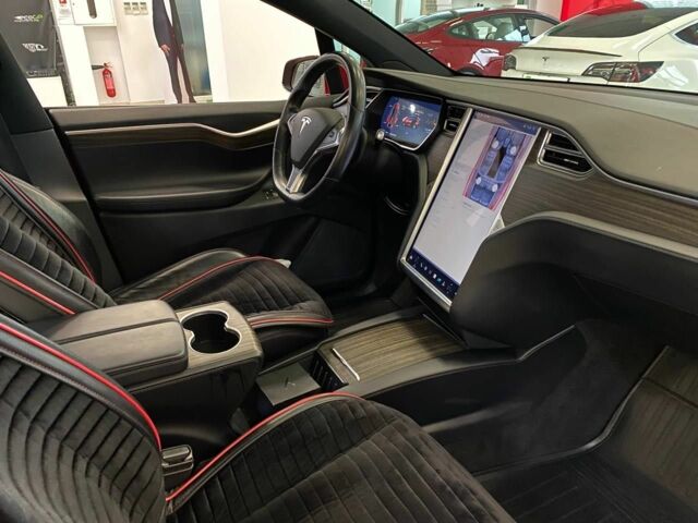 Красный Тесла Модель Х, объемом двигателя 0 л и пробегом 60 тыс. км за 33562 $, фото 7 на Automoto.ua