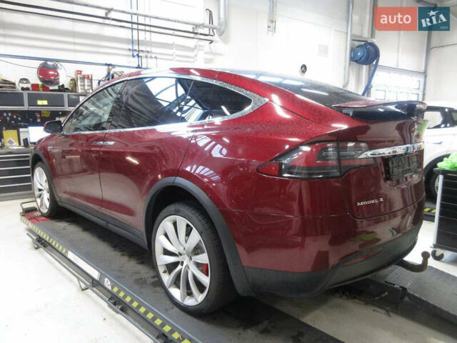 Красный Тесла Модель Х, объемом двигателя 0 л и пробегом 153 тыс. км за 23900 $, фото 3 на Automoto.ua