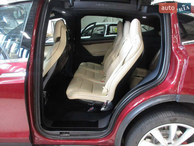 Красный Тесла Модель Х, объемом двигателя 0 л и пробегом 153 тыс. км за 23900 $, фото 4 на Automoto.ua