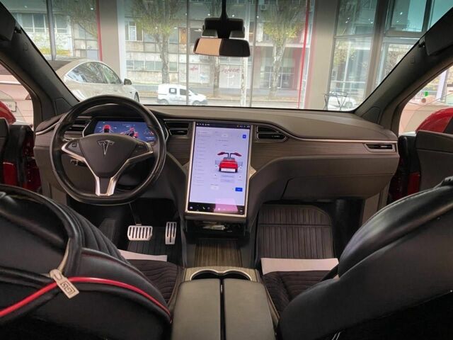Красный Тесла Модель Х, объемом двигателя 0 л и пробегом 60 тыс. км за 33562 $, фото 1 на Automoto.ua