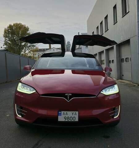 Красный Тесла Модель Х, объемом двигателя 0 л и пробегом 220 тыс. км за 30500 $, фото 2 на Automoto.ua