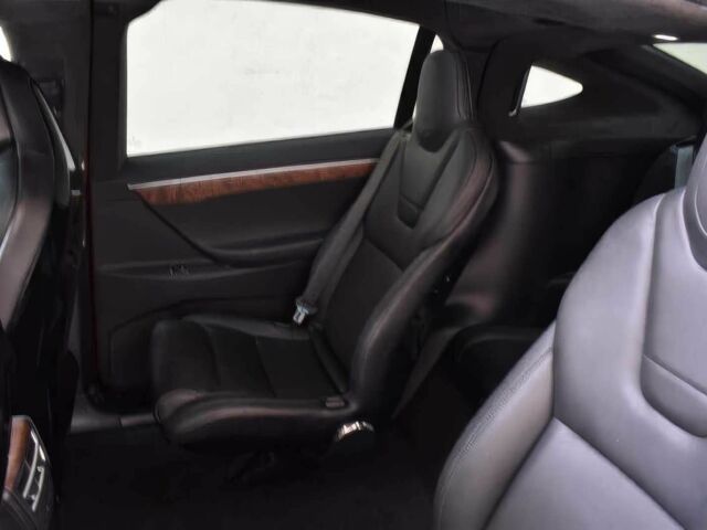 Красный Тесла Модель Х, объемом двигателя 0 л и пробегом 117 тыс. км за 6700 $, фото 13 на Automoto.ua