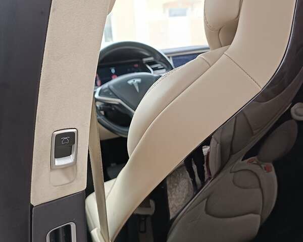 Красный Тесла Модель Х, объемом двигателя 0 л и пробегом 224 тыс. км за 19400 $, фото 76 на Automoto.ua