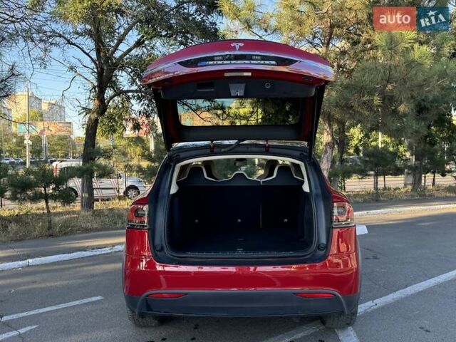 Красный Тесла Модель Х, объемом двигателя 0 л и пробегом 161 тыс. км за 20300 $, фото 12 на Automoto.ua