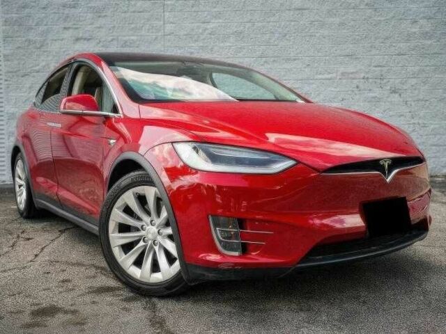 Красный Тесла Модель Х, объемом двигателя 0 л и пробегом 89 тыс. км за 14800 $, фото 2 на Automoto.ua