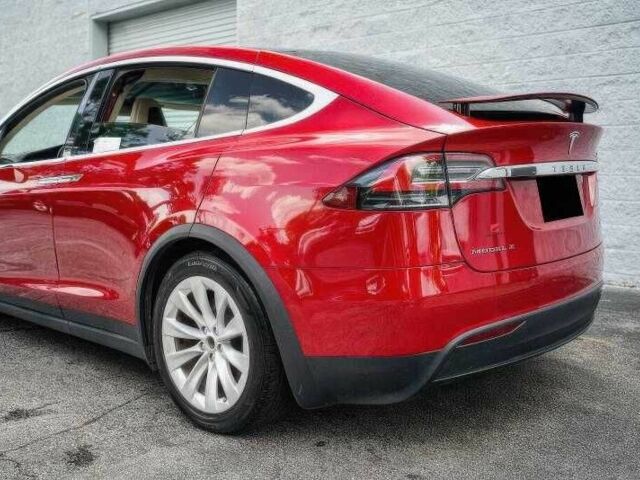 Красный Тесла Модель Х, объемом двигателя 0 л и пробегом 89 тыс. км за 14800 $, фото 4 на Automoto.ua