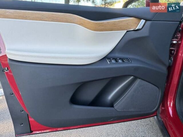 Красный Тесла Модель Х, объемом двигателя 0 л и пробегом 161 тыс. км за 21999 $, фото 13 на Automoto.ua